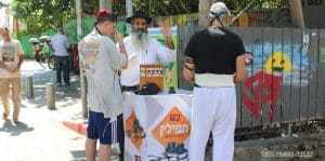 קפה דילמה: כשדוכן התפילין הגיע לבית הספר | מערך שיעור אקטואלי